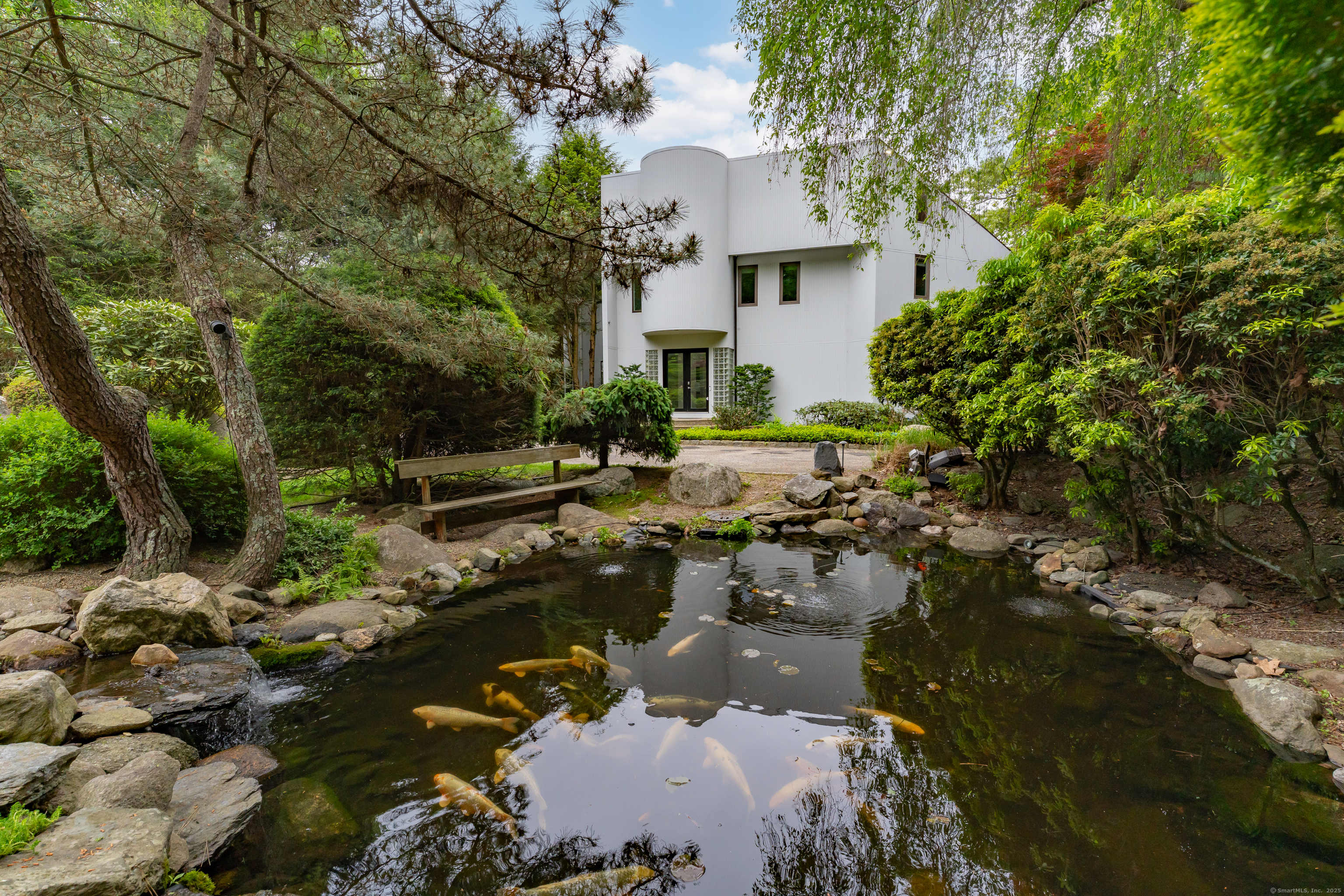 Landmark Terrace, Woodbridge, Connecticut - 5 Bedrooms  
7 Bathrooms  
12 Rooms - 