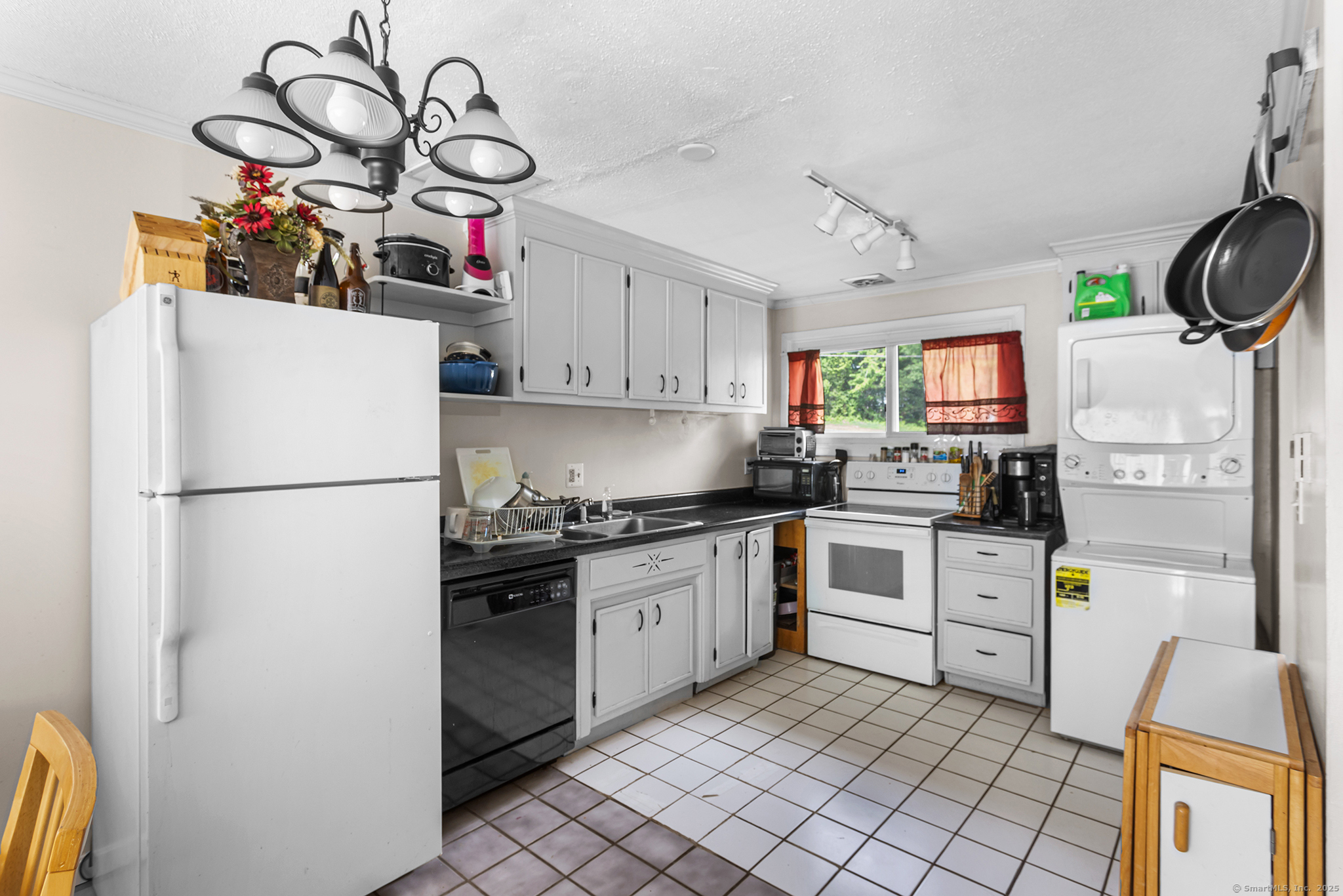 32 Anton Road APT C