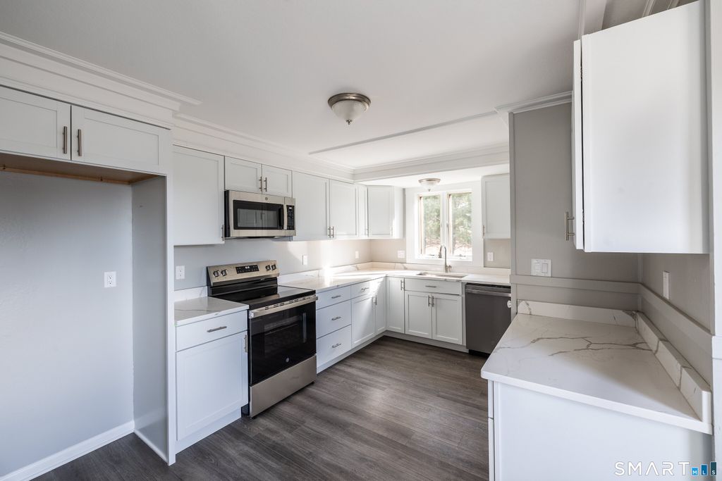 Photo of 20 Randall Place, Waterbury, CT 06704 (MLS # 24159448)