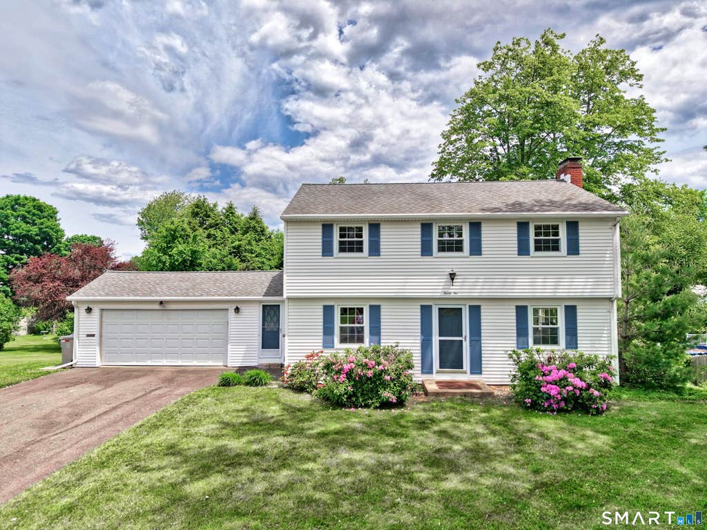 Photo of 32 Loveland Lane, Bristol, CT 06010 (MLS # 24182380)