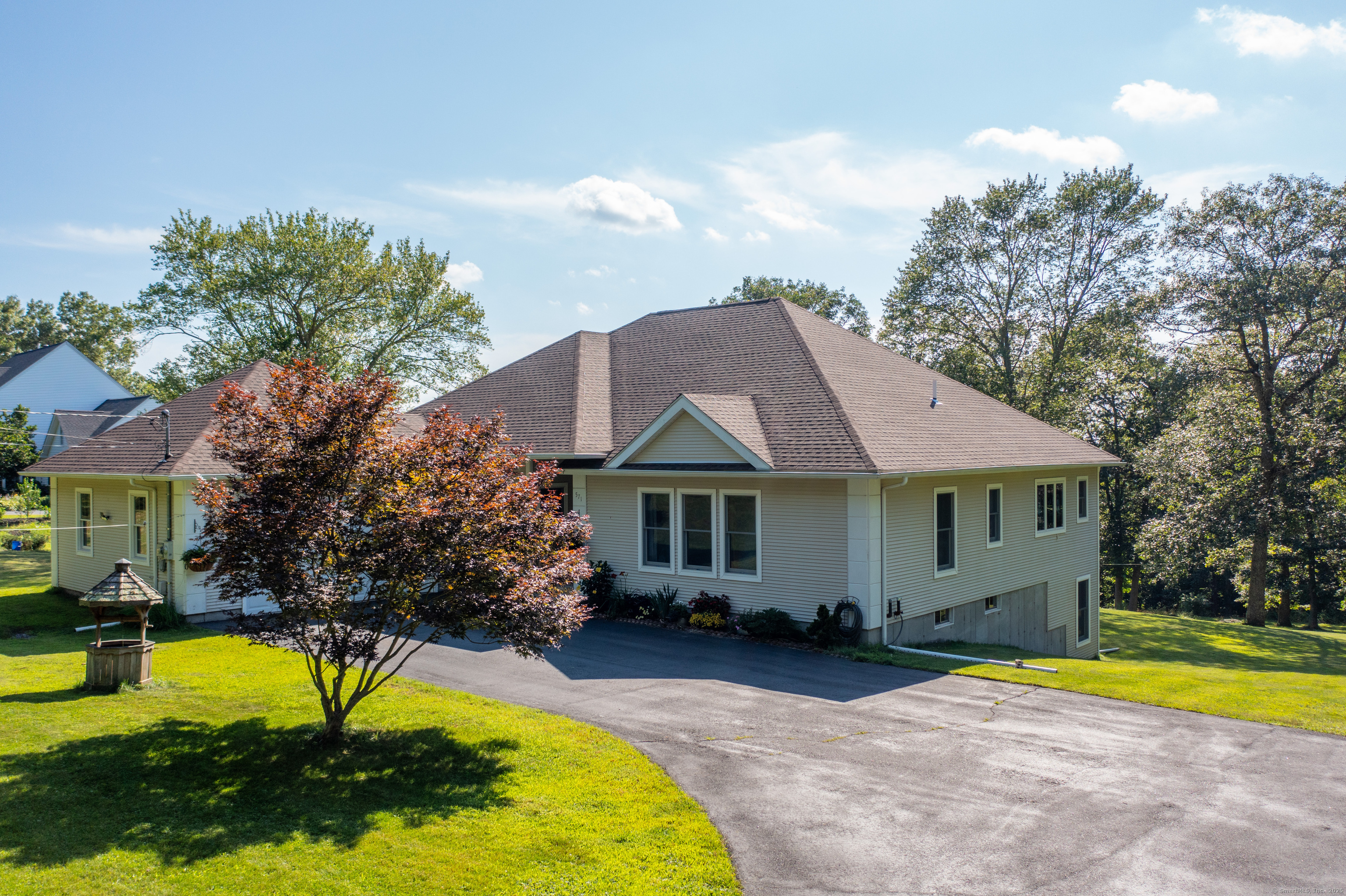 571 Squaw Rock Road
