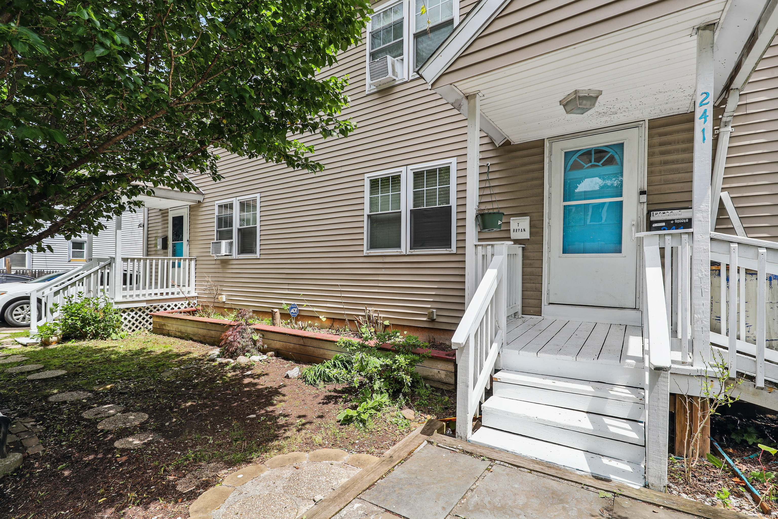 Property for Sale at Wallace Street, New Haven, Connecticut - Bedrooms: 6 
Bathrooms: 3.5 
Rooms: 10  - $399,990