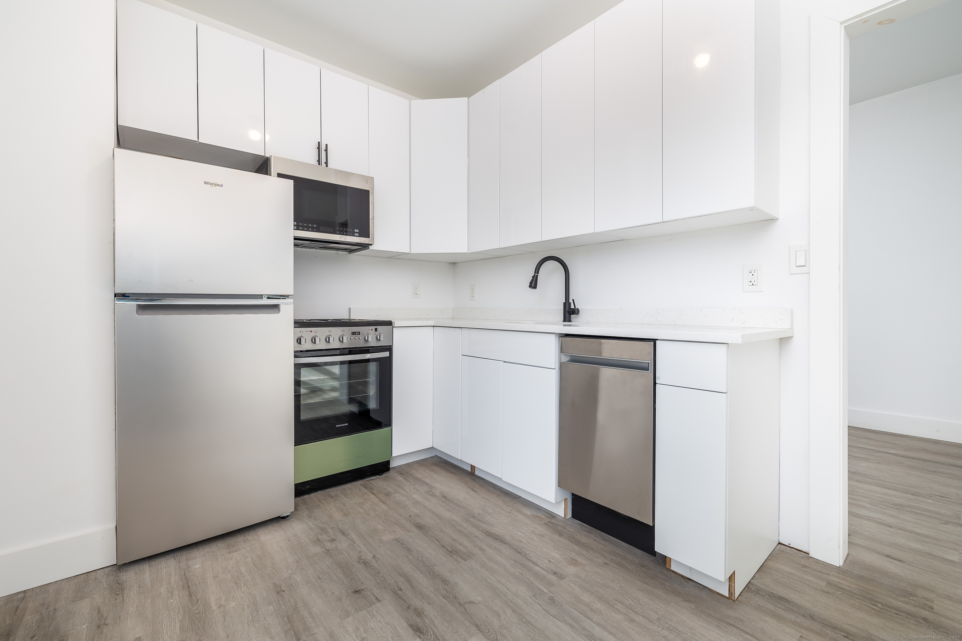 Rental Property at Main Street 401, East Hartford, Connecticut - Bedrooms: 1 
Bathrooms: 1 
Rooms: 4  - $1,550 MO.
