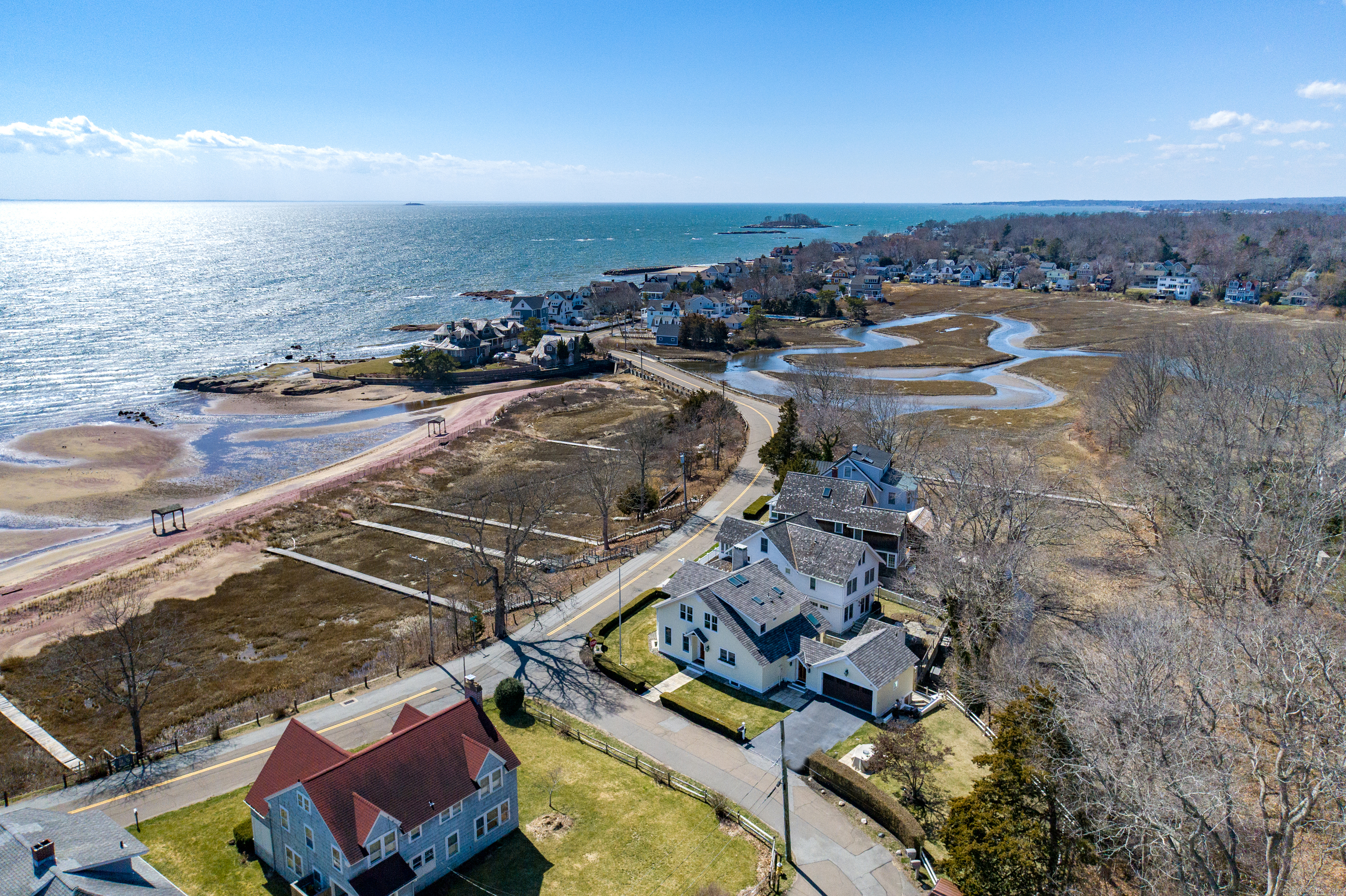 Seaview Avenue, Madison, Connecticut - 5 Bedrooms  
4 Bathrooms  
10 Rooms - 