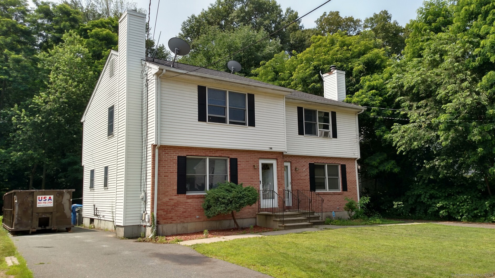 100 Westerly Street, Manchester, Connecticut - 3 Bedrooms  
2 Bathrooms  
5 Rooms - 