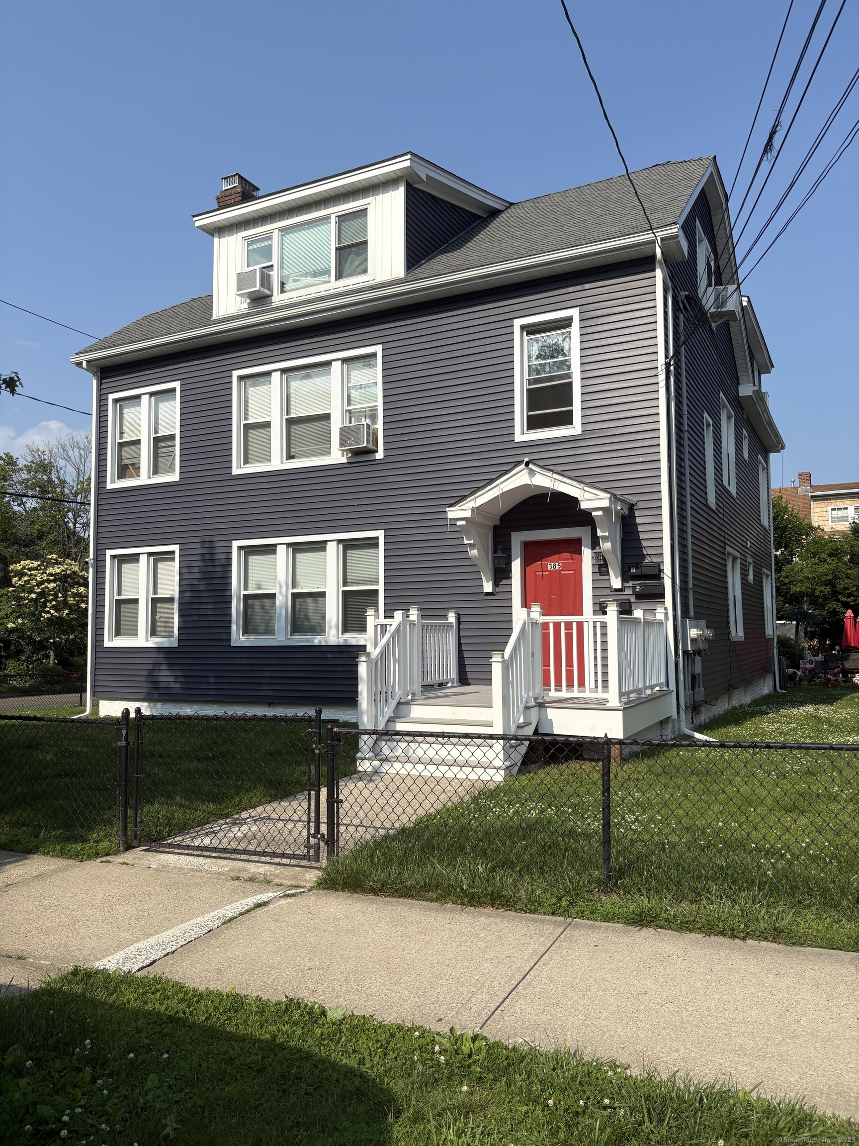 Savin Avenue 1, West Haven, Connecticut - 2 Bedrooms  
1 Bathrooms  
4 Rooms - 