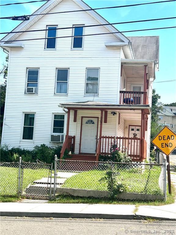 Hobart Street 3rd Floor, Meriden, Connecticut - 3 Bedrooms  
1 Bathrooms  
5 Rooms - 