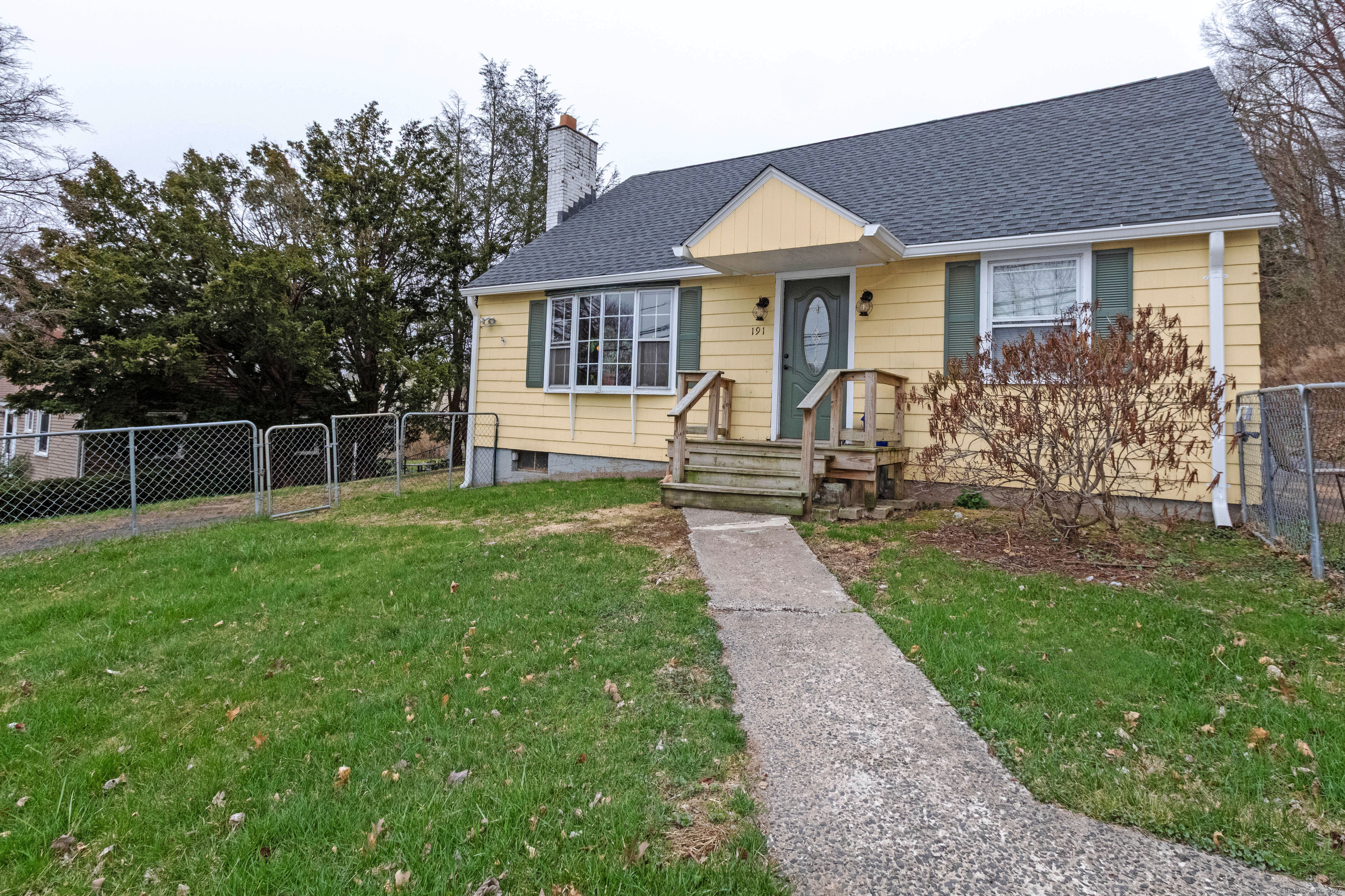 Congdon Street, Middletown, Connecticut - 3 Bedrooms  
2 Bathrooms  
6 Rooms - 