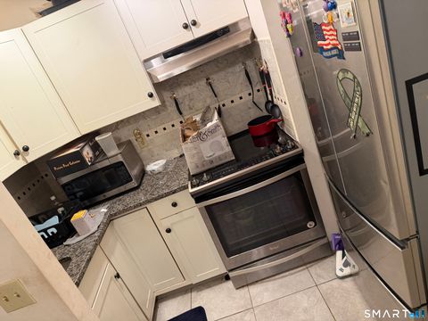 Photo of 34 Patriot Drive #APT A6, Danbury, CT 06810 (MLS # 24147985)