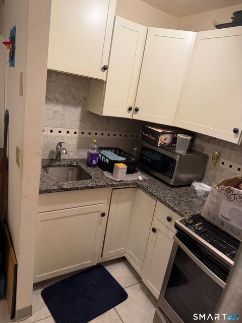 Tiny photo for 34 Patriot Drive #APT A6, Danbury, CT 06810 (MLS # 24147985)