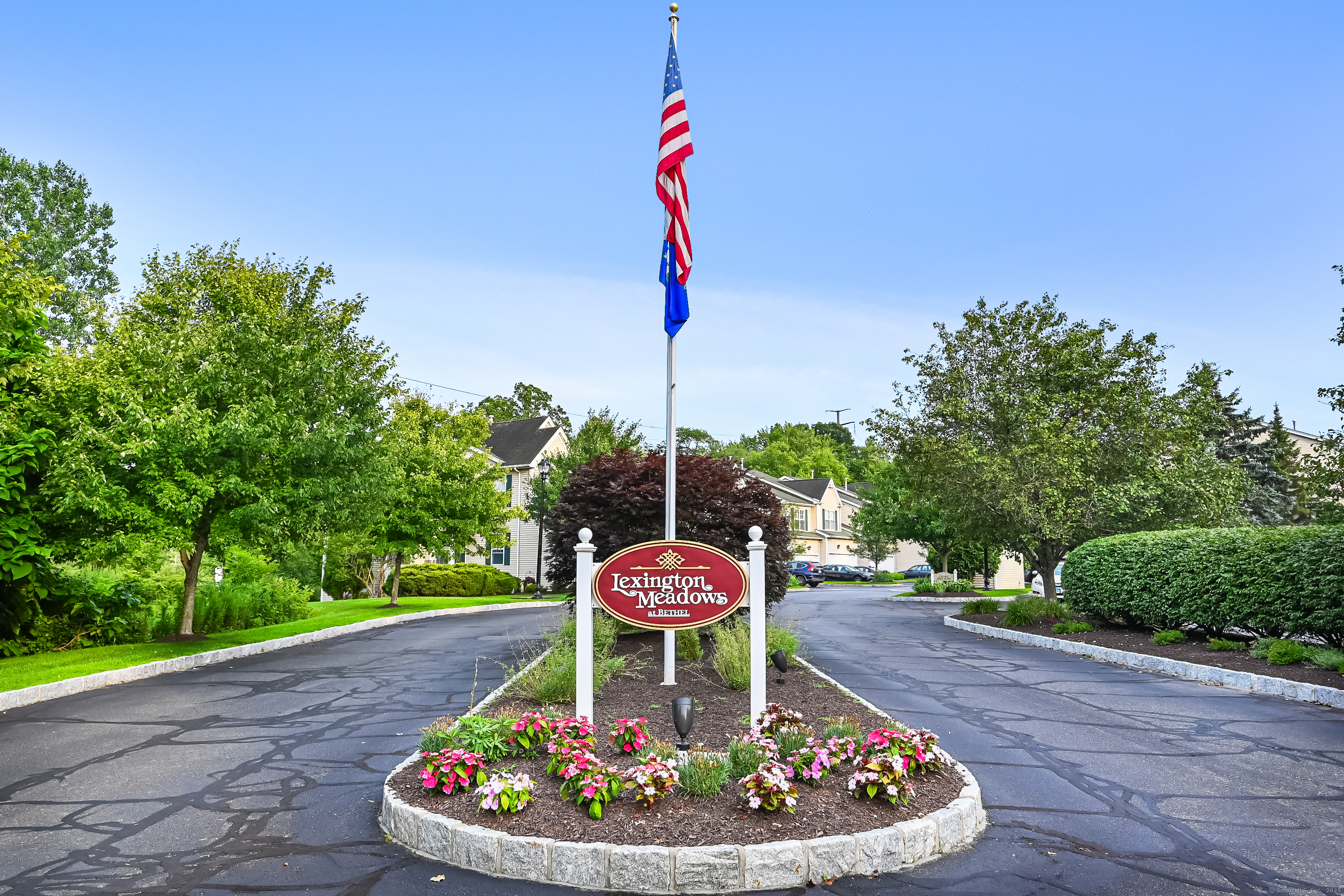 Rental Property at Lexington Boulevard 1015, Bethel, Connecticut - Bedrooms: 2 
Bathrooms: 3 
Rooms: 5  - $3,500 MO.