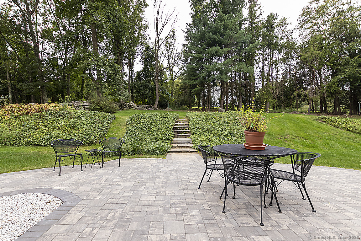 10 Edgehill Drive, Woodbridge, Connecticut image 9