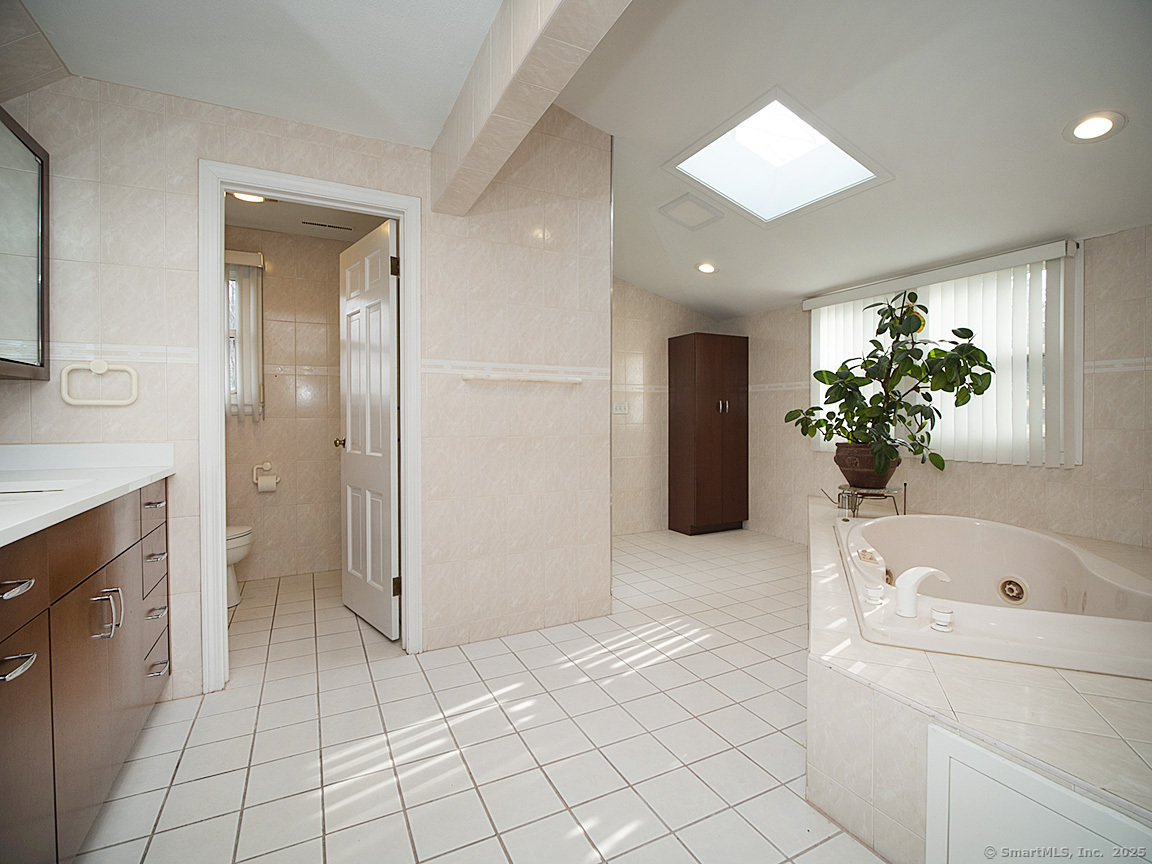 10 Edgehill Drive, Woodbridge, Connecticut image 36