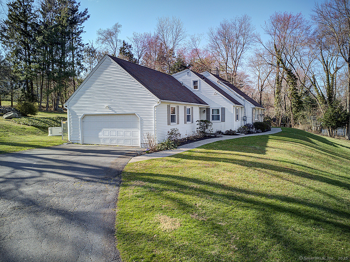 10 Edgehill Drive, Woodbridge, Connecticut image 3
