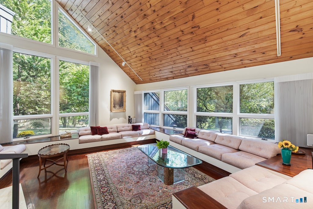 33 Rock Hill Road