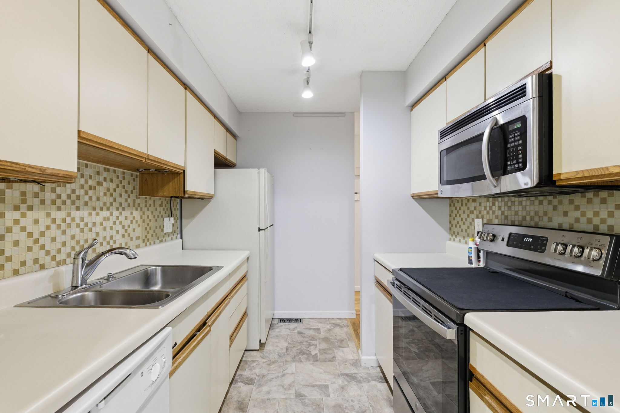 6 Elizabeth Court 6