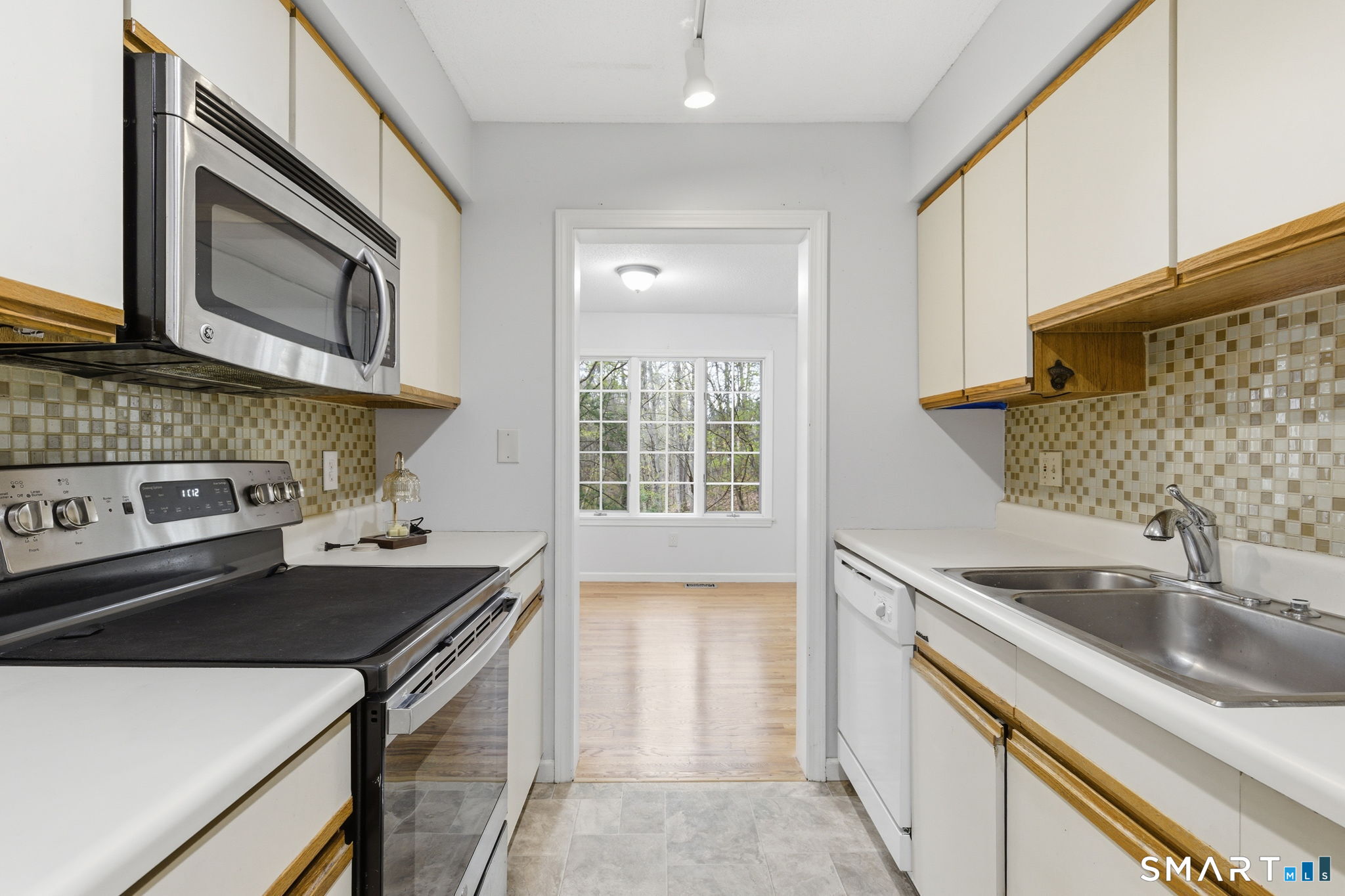 6 Elizabeth Court 6
