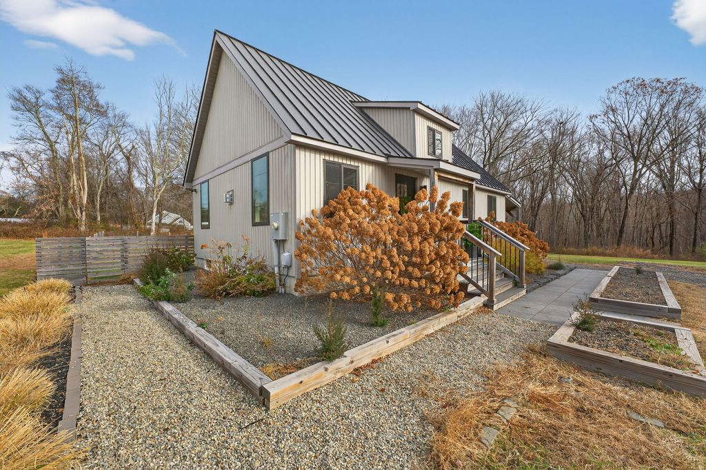 Photo of 21R Upper Walnut Hill Road, East Lyme, CT 06333 (MLS # 24141070)