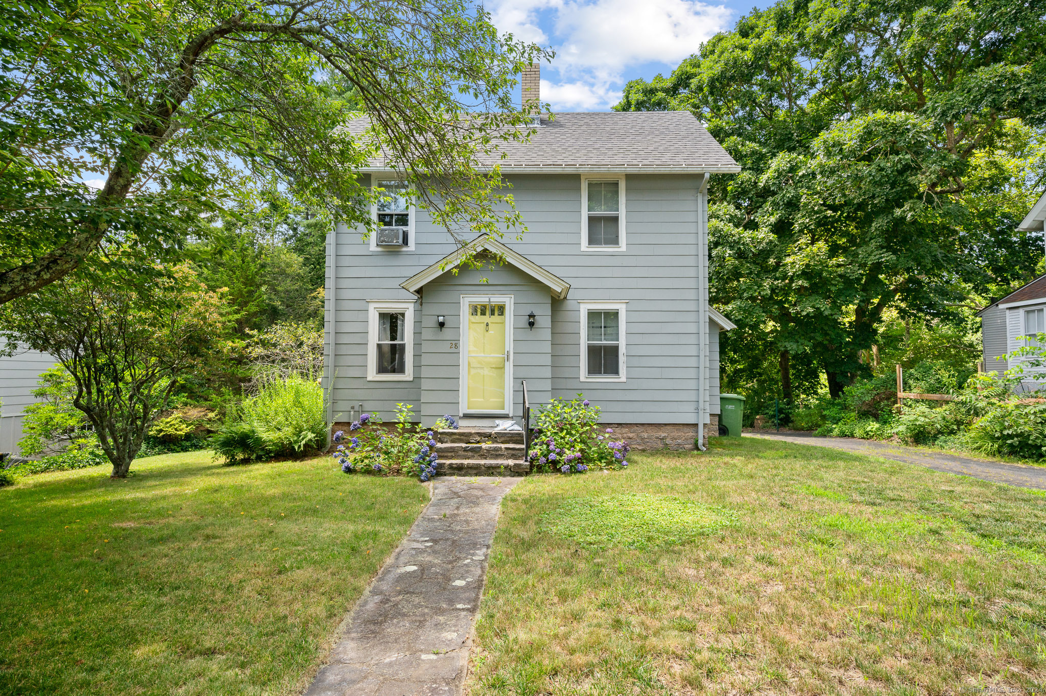 Rental Property at 28 Blake Street, Essex, Connecticut - Bedrooms: 2 
Bathrooms: 2 
Rooms: 5  - $2,600 MO.