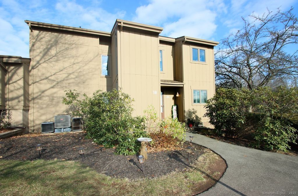 Photo of 3 Pilgrim Harbor #C, Wallingford, CT 06492 (MLS # 24142935)