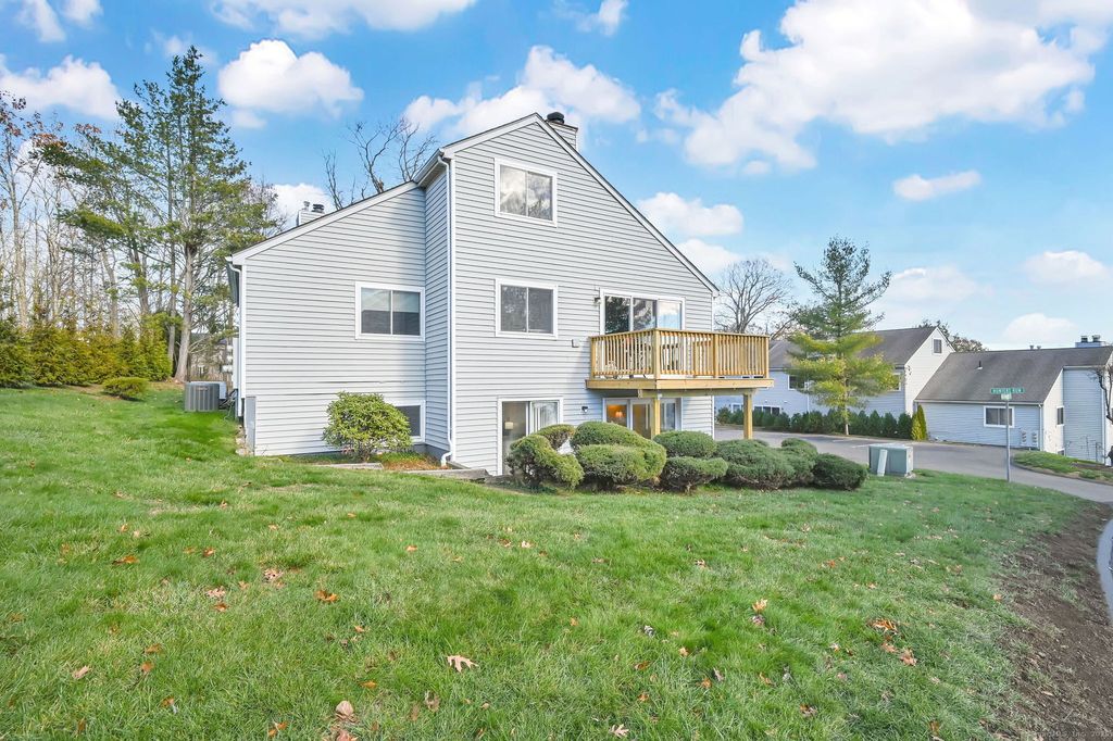 Photo of 1 Hunters Run #1, Cromwell, CT 06416 (MLS # 24140768)