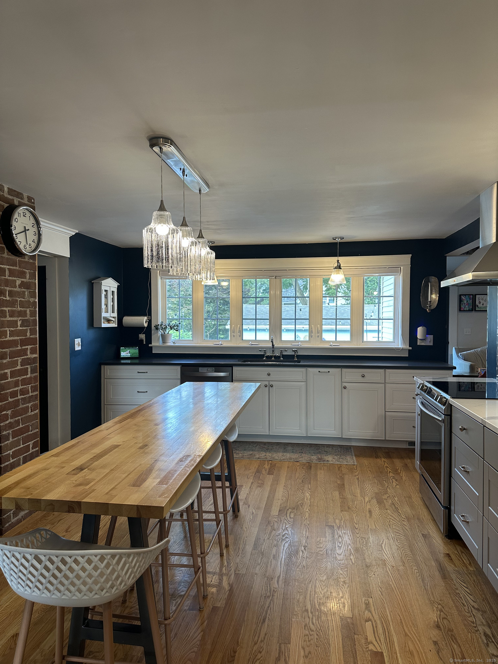 6 Fairview Avenue