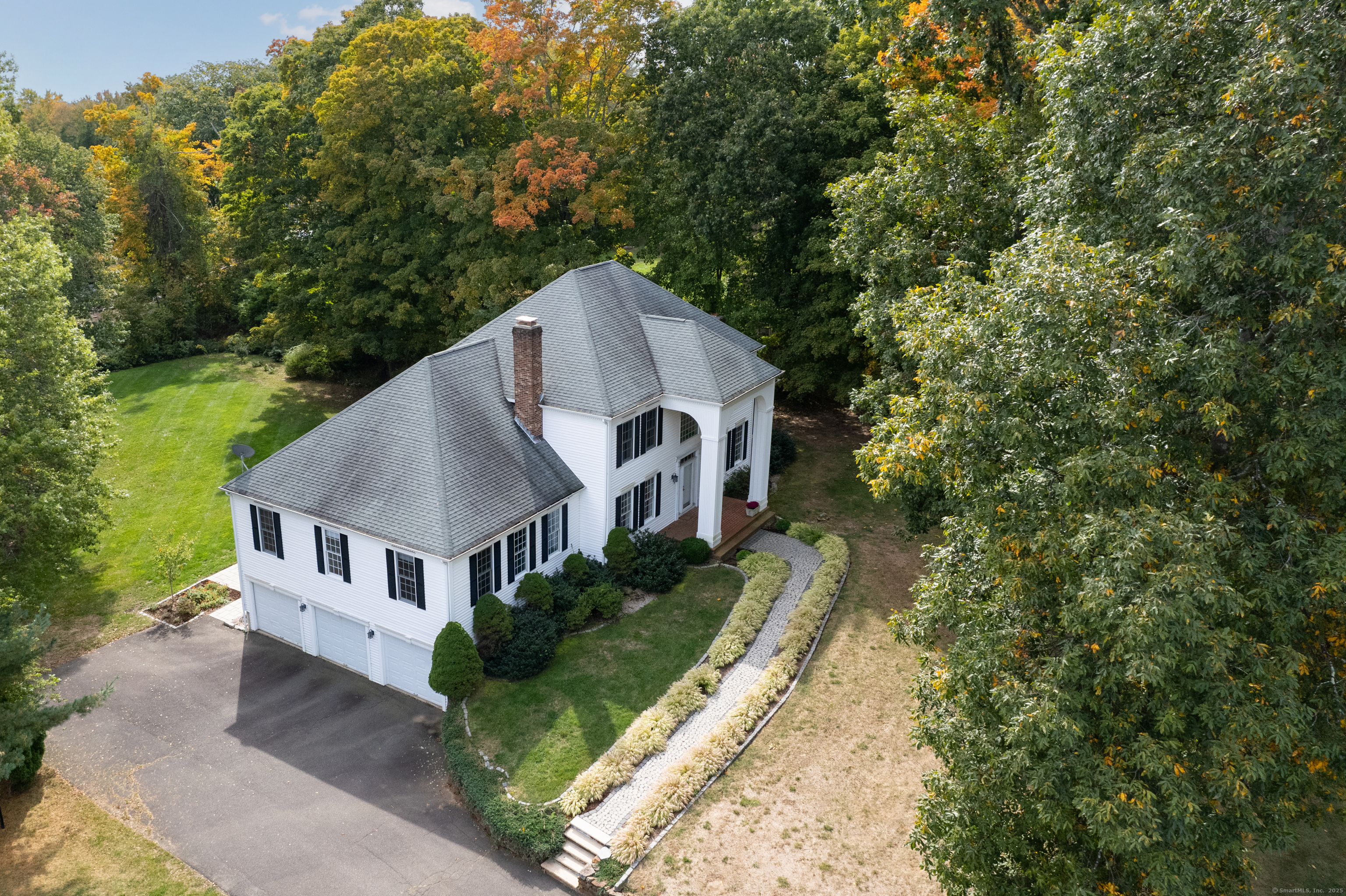 Lantern Hill Lane, Guilford, Connecticut - 5 Bedrooms  
4 Bathrooms  
12 Rooms - 