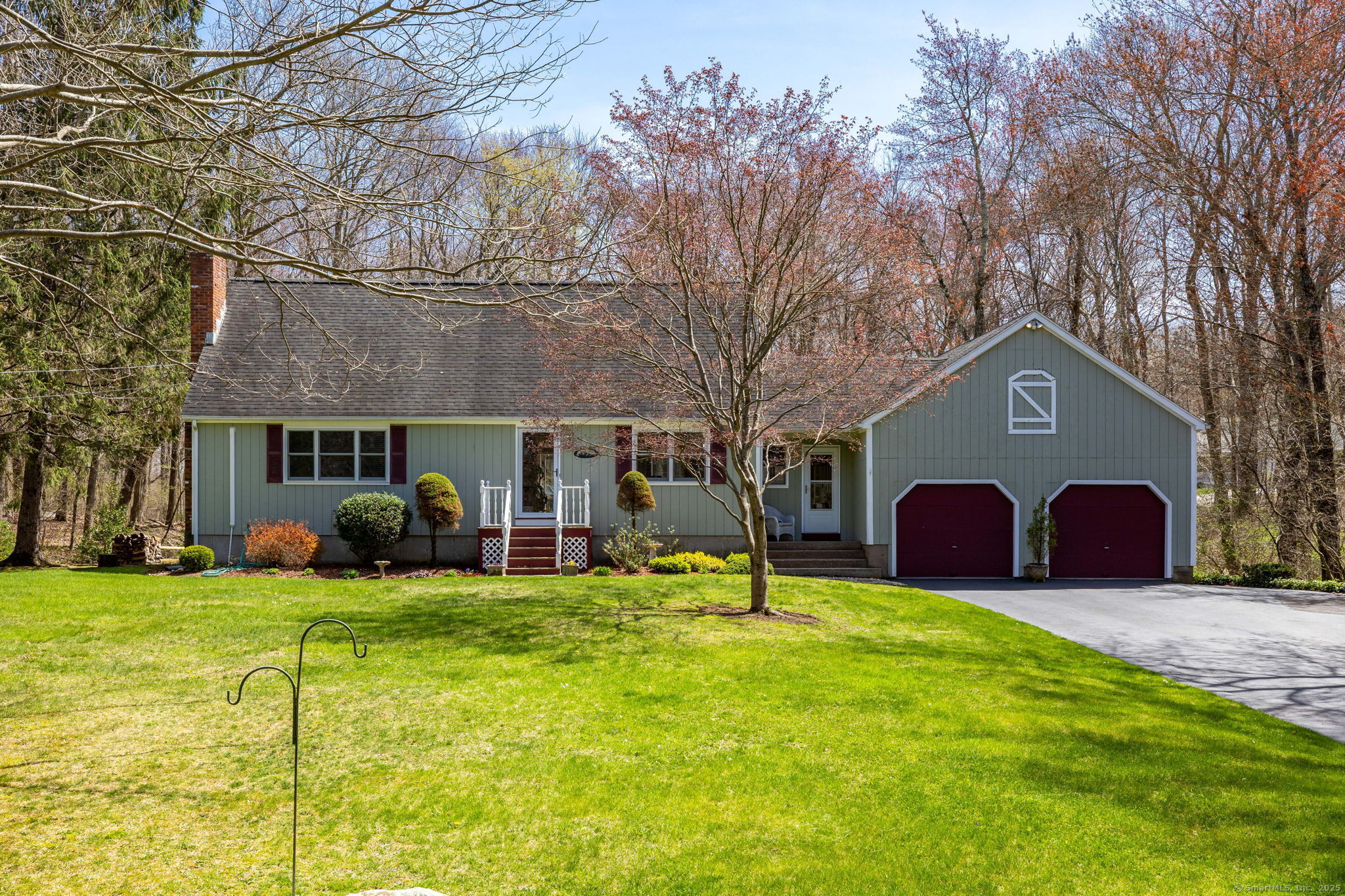 Slocum Road, Hebron, Connecticut - 3 Bedrooms  
2 Bathrooms  
6 Rooms - 