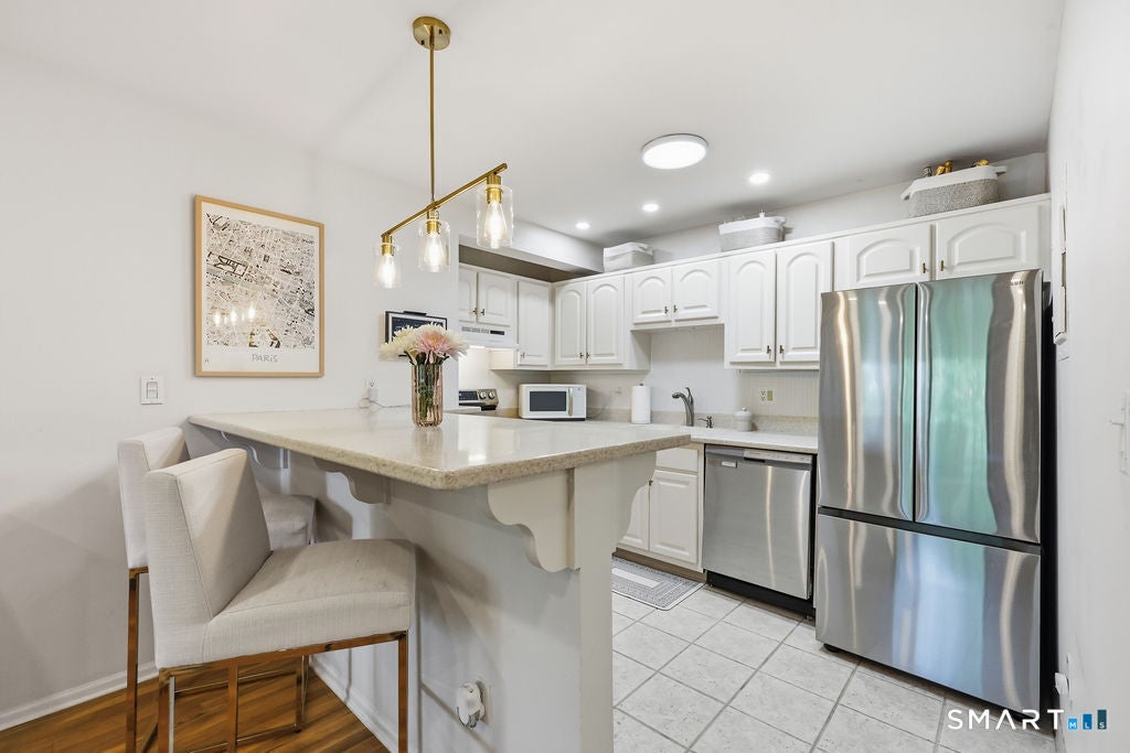 1 Valley Road 105