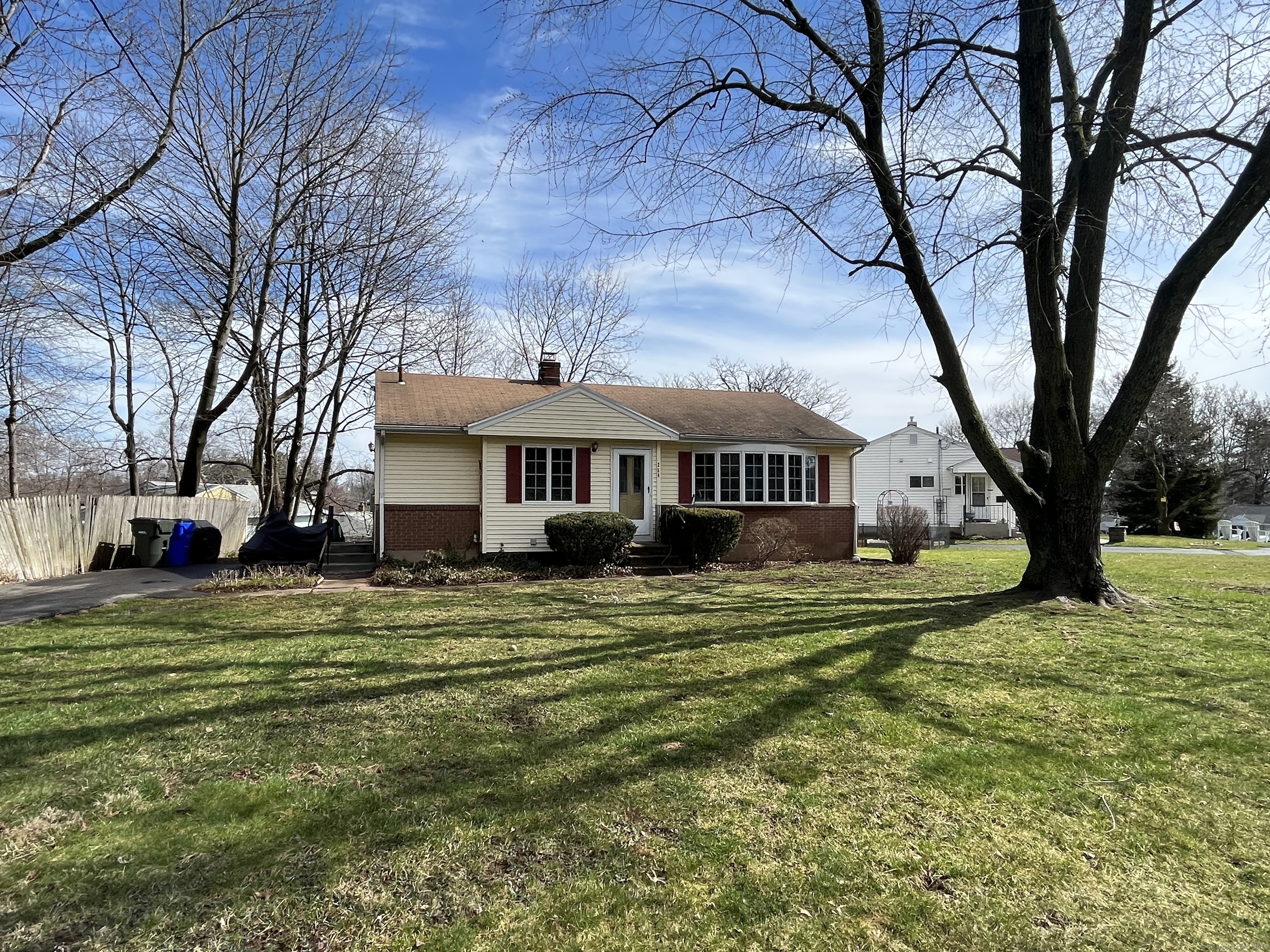 Rental Property at Olney Road, Wethersfield, Connecticut - Bedrooms: 3 
Bathrooms: 1 
Rooms: 5  - $2,650 MO.