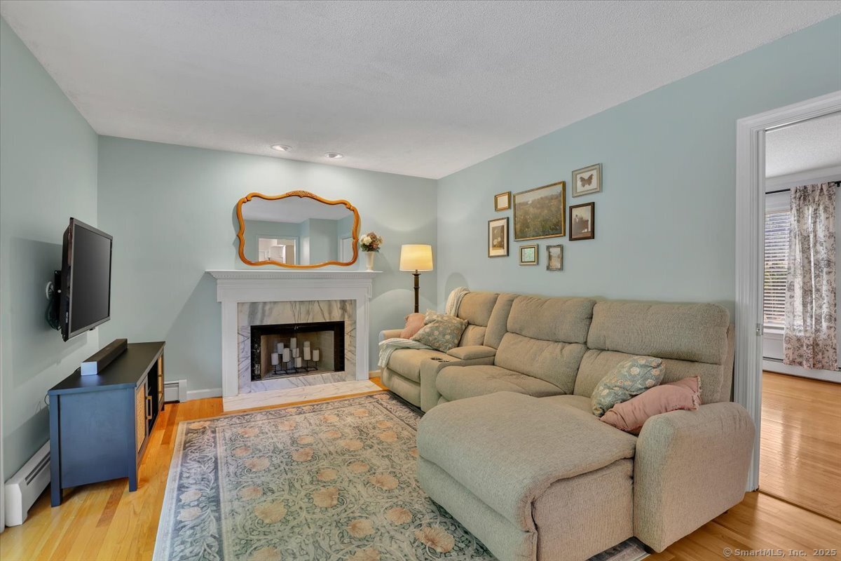 814 Glastonbury Turnpike