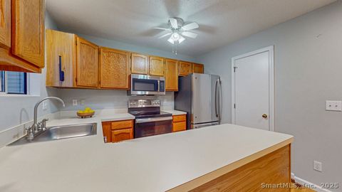 Tiny photo for 80 Country Lane #APT 40, Vernon, CT 06066 (MLS # 24143436)