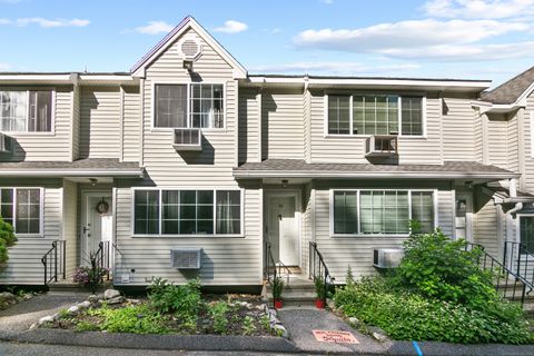 Townhouse in Torrington CT 505 Harwinton Avenue.jpg