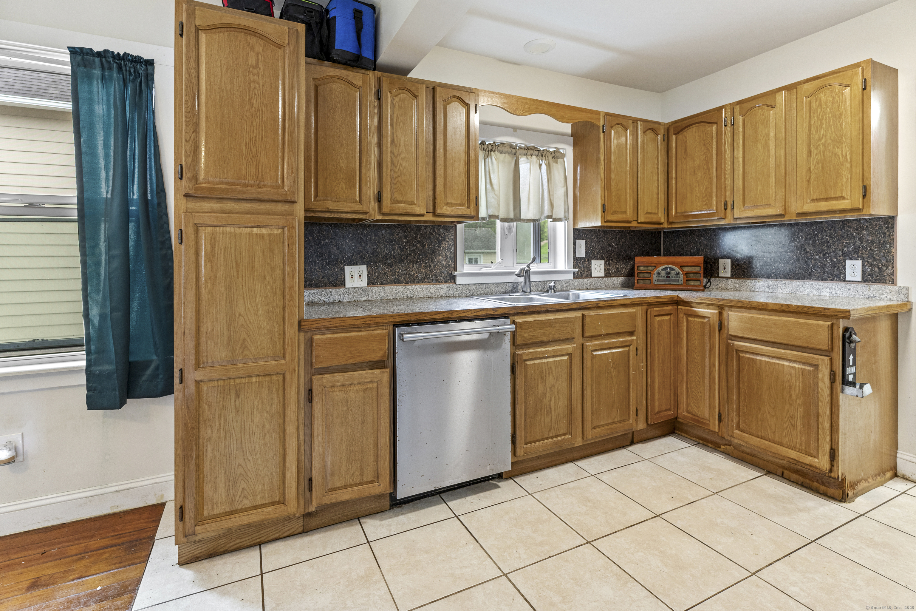121 Taftville Occum Road, Norwich, Connecticut image 13