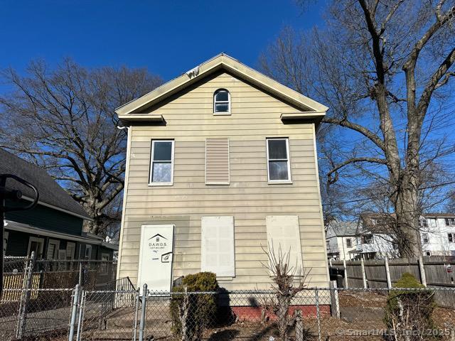 Rosette Street, New Haven, Connecticut - 5 Bedrooms  
2 Bathrooms  
10 Rooms - 