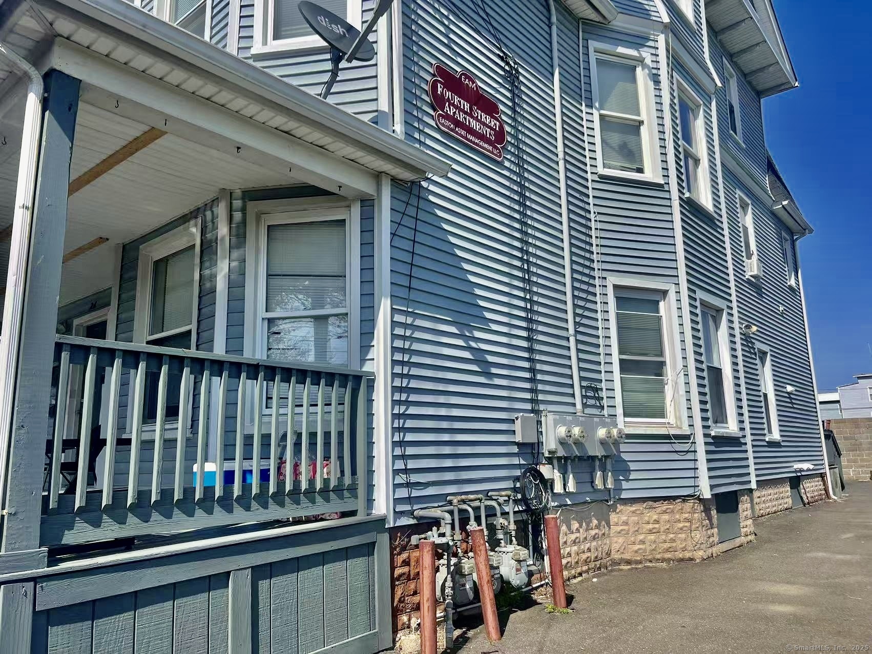 4th Street 1st Fl, Bridgeport, Connecticut - 3 Bedrooms  
1 Bathrooms  
5 Rooms - 