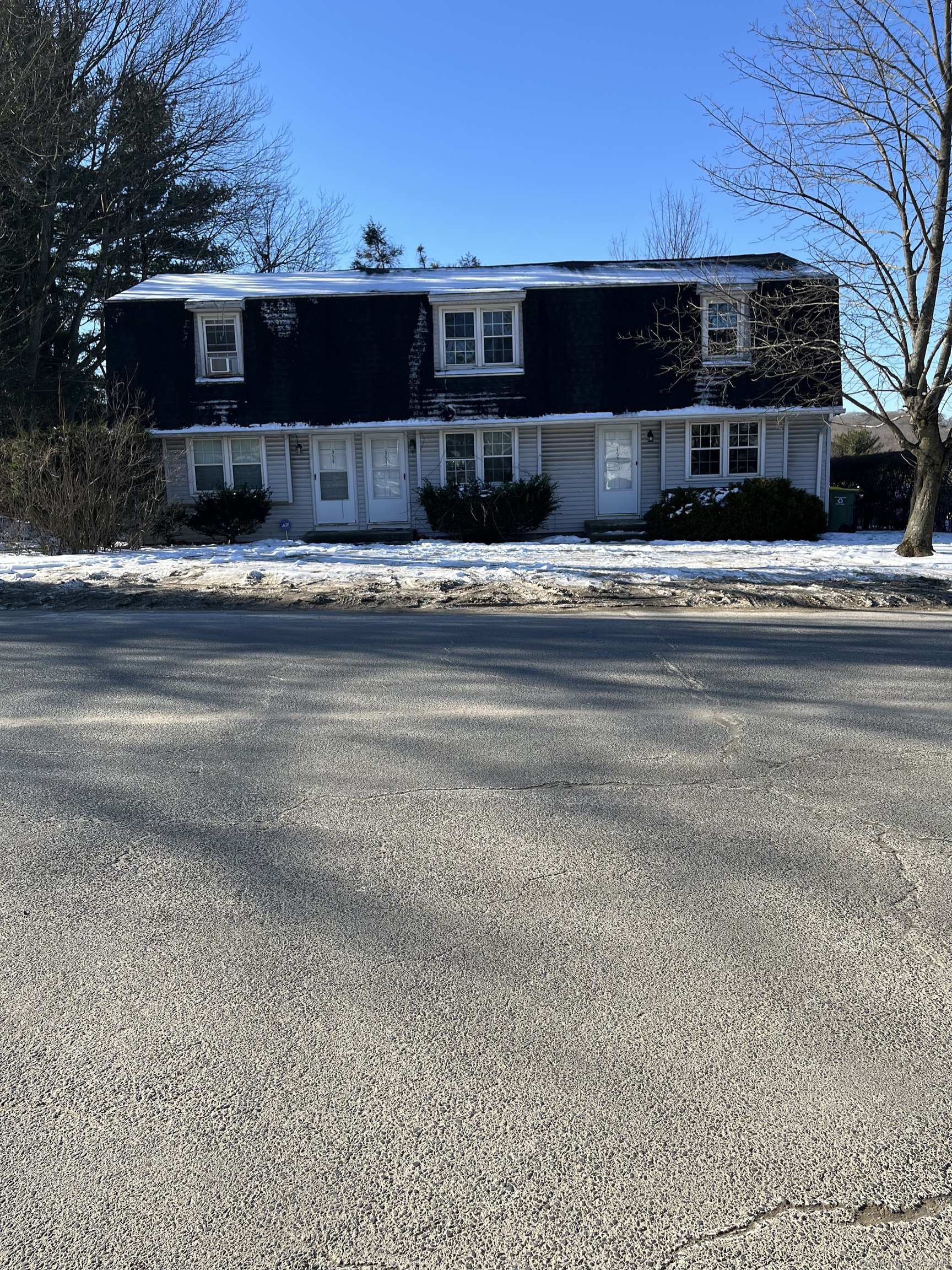 352 Scott Road, Waterbury, Connecticut - 2 Bedrooms  
2 Bathrooms  
4 Rooms - 