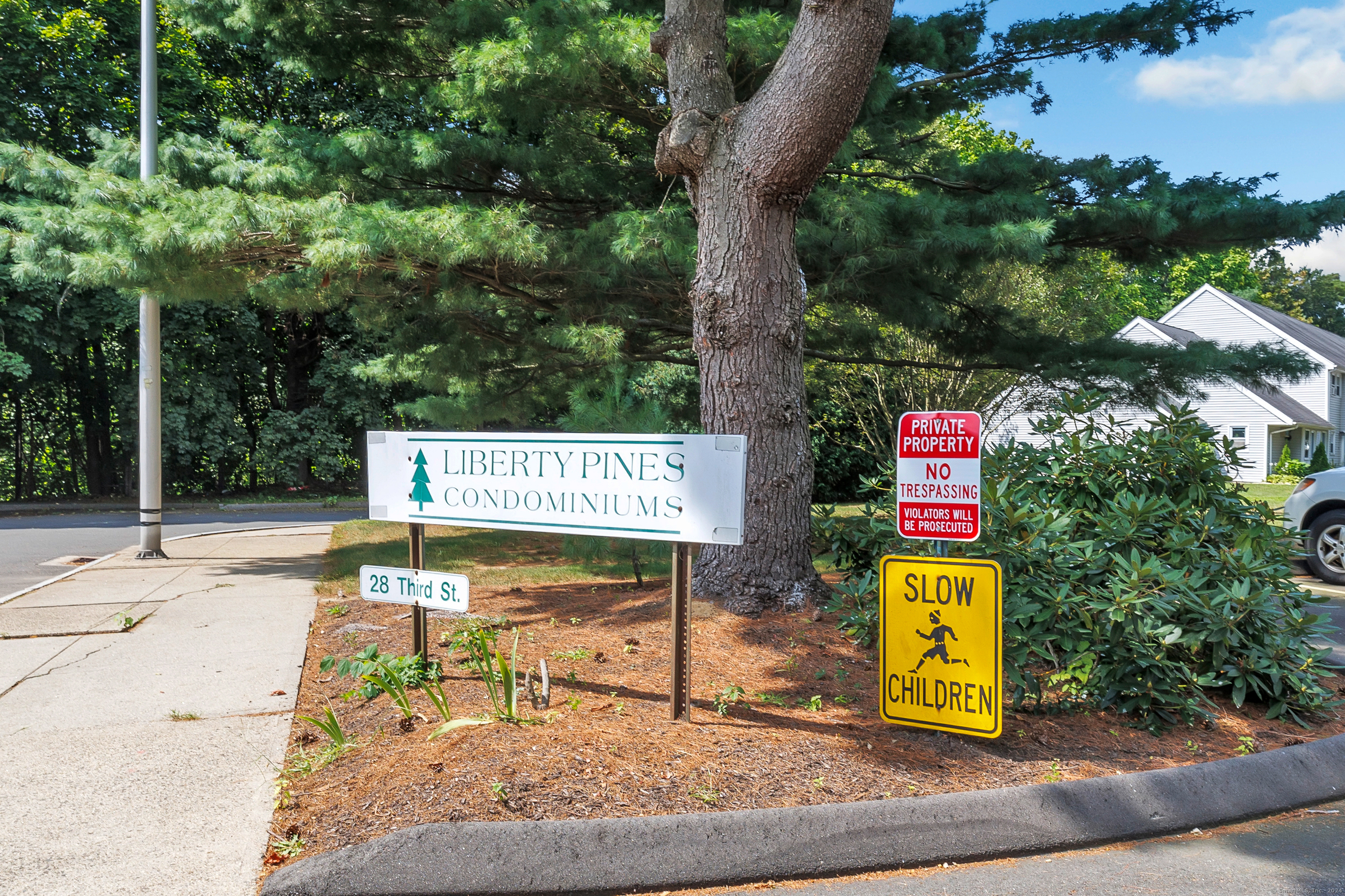 View Ansonia, CT 06401 townhome