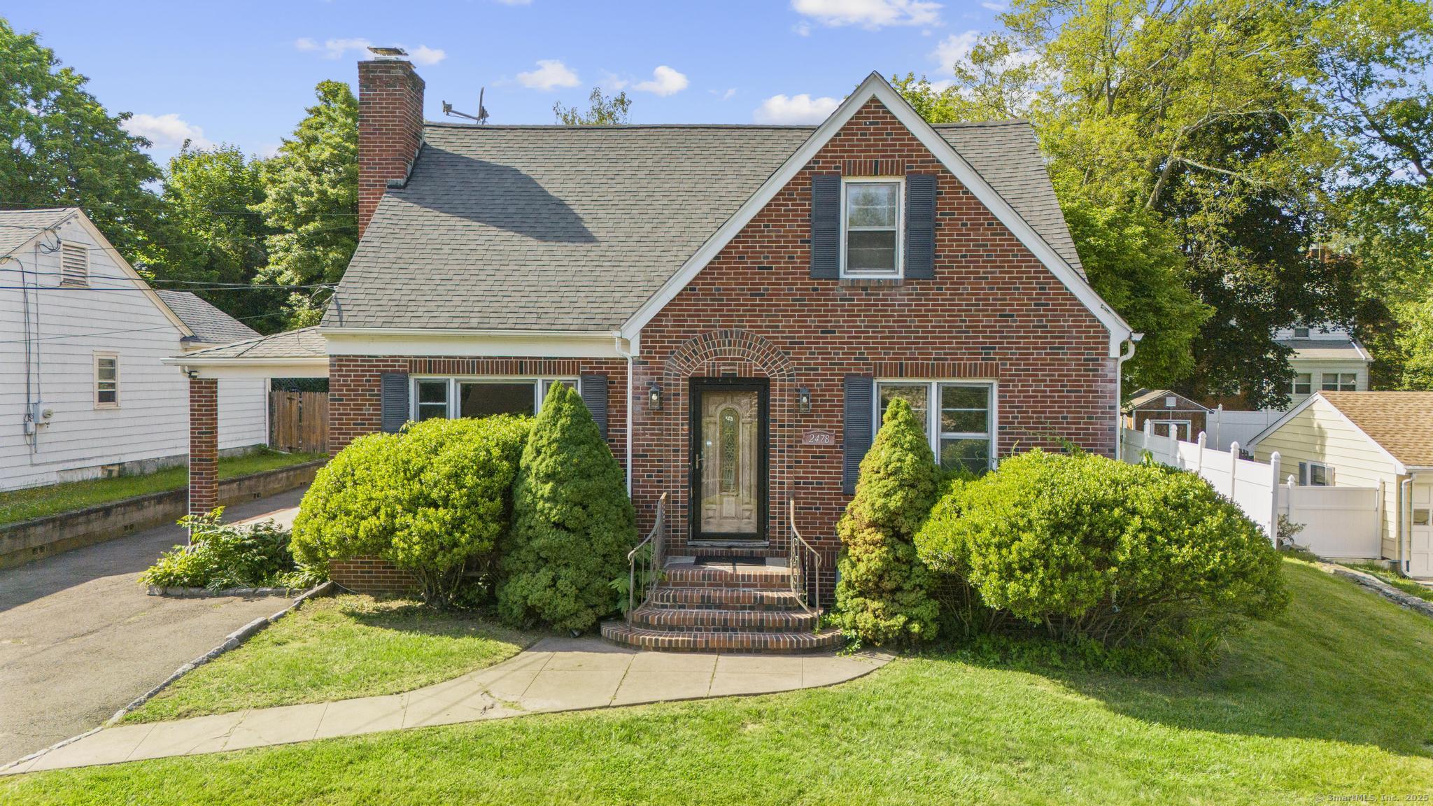 Old Town Road, Bridgeport, Connecticut - 5 Bedrooms  
3 Bathrooms  
6 Rooms - 