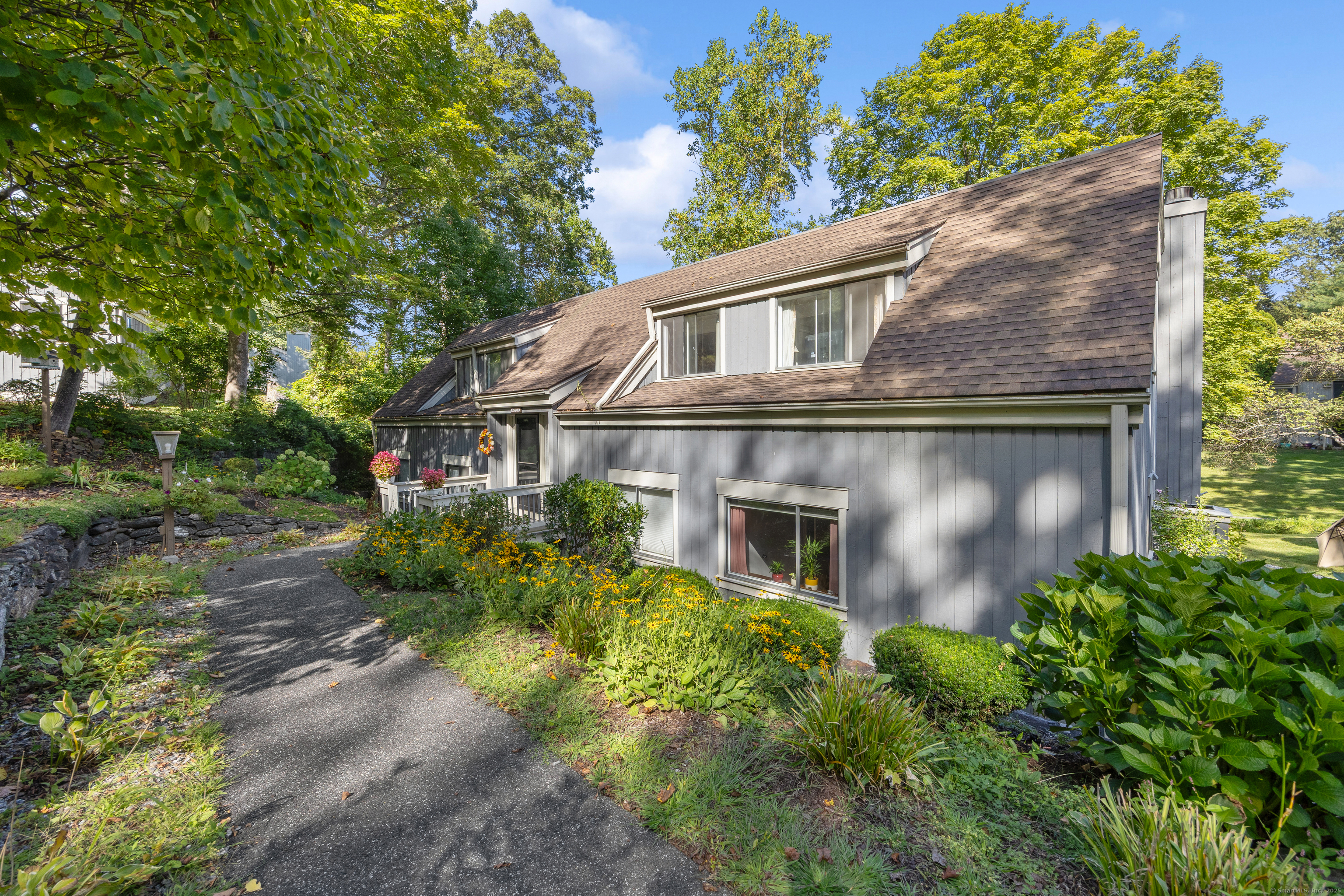 405 Heritage Village D