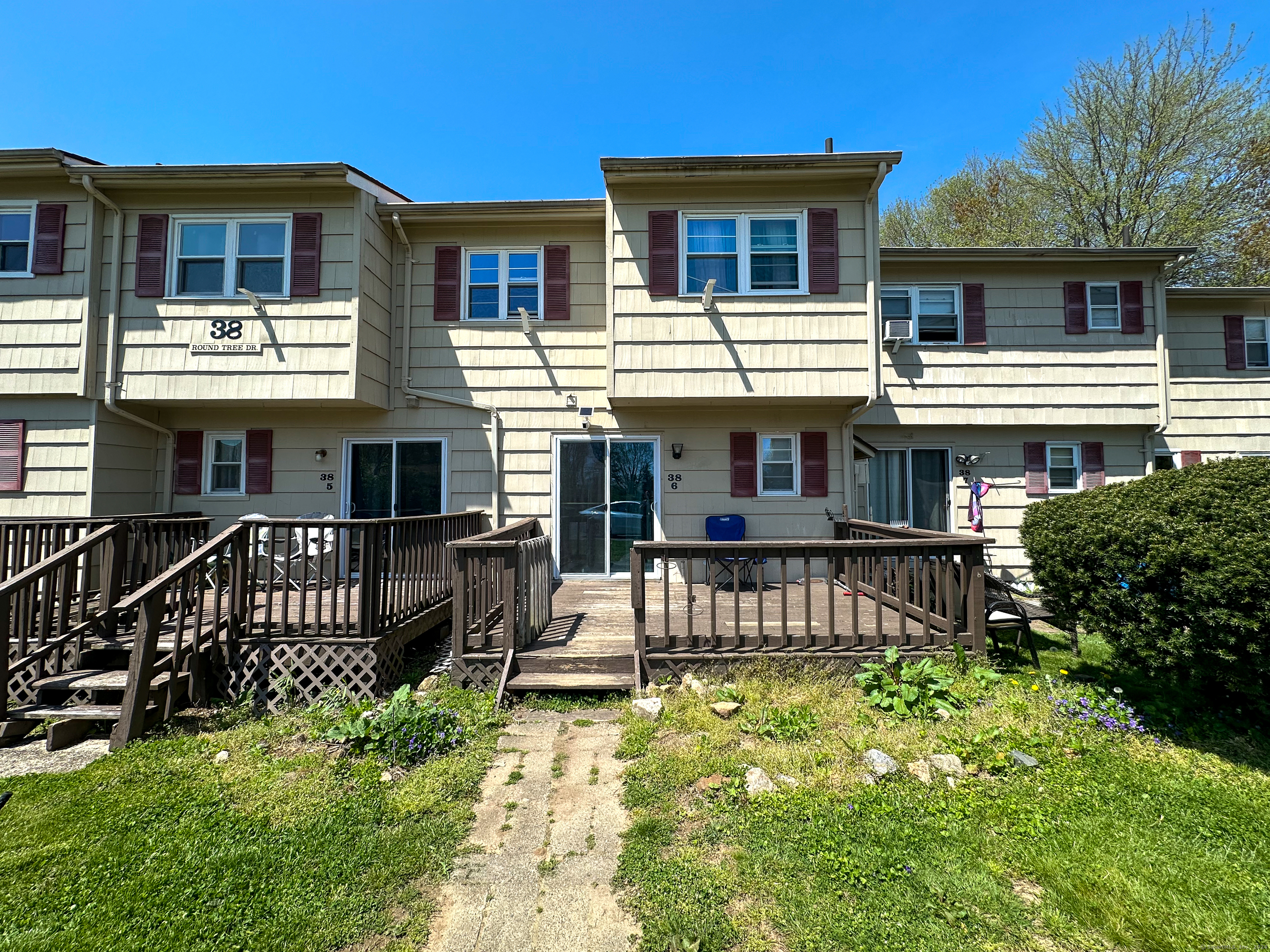 View Naugatuck, CT 06770 townhome