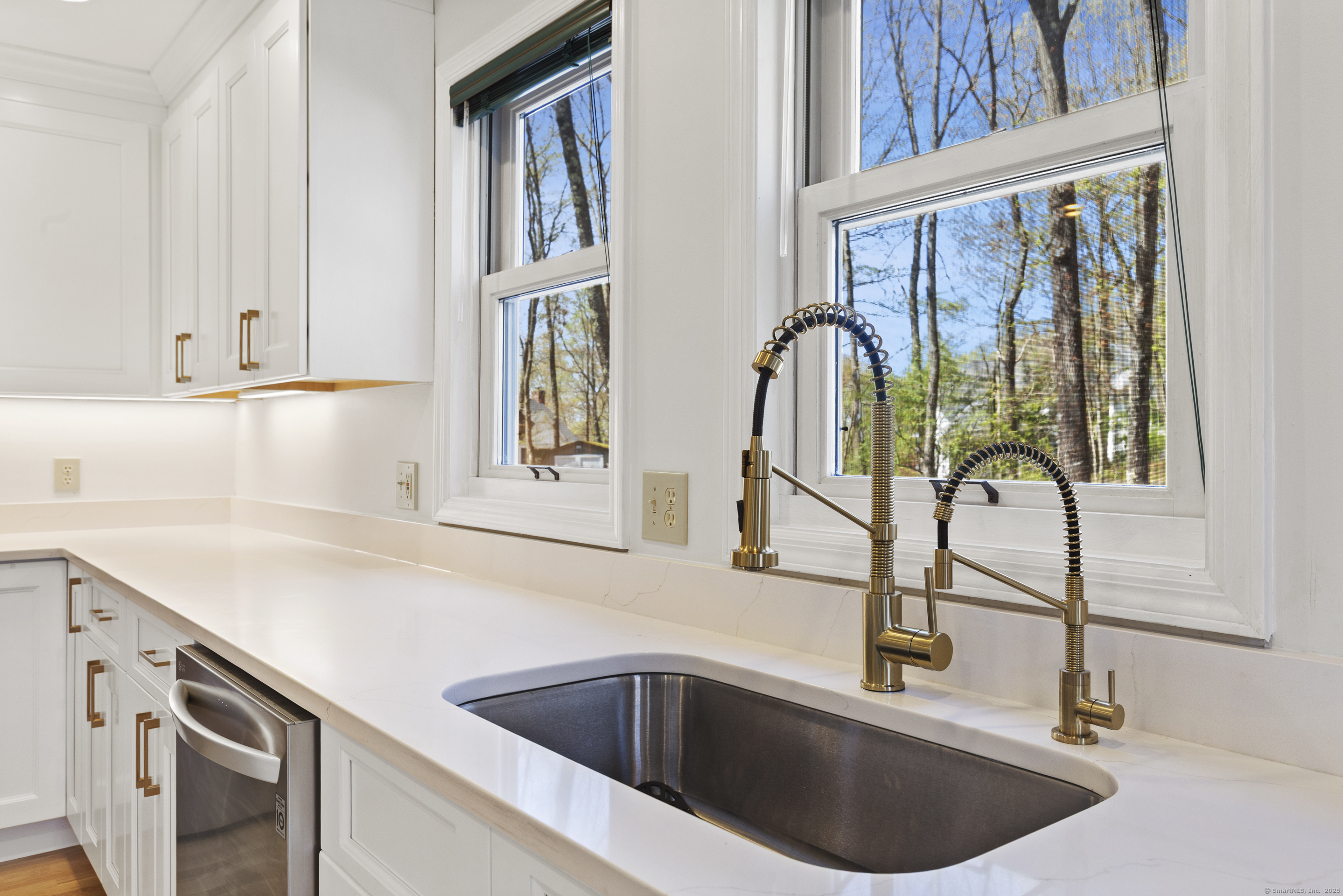 20 Maplewood Drive, Danbury, Connecticut image 8