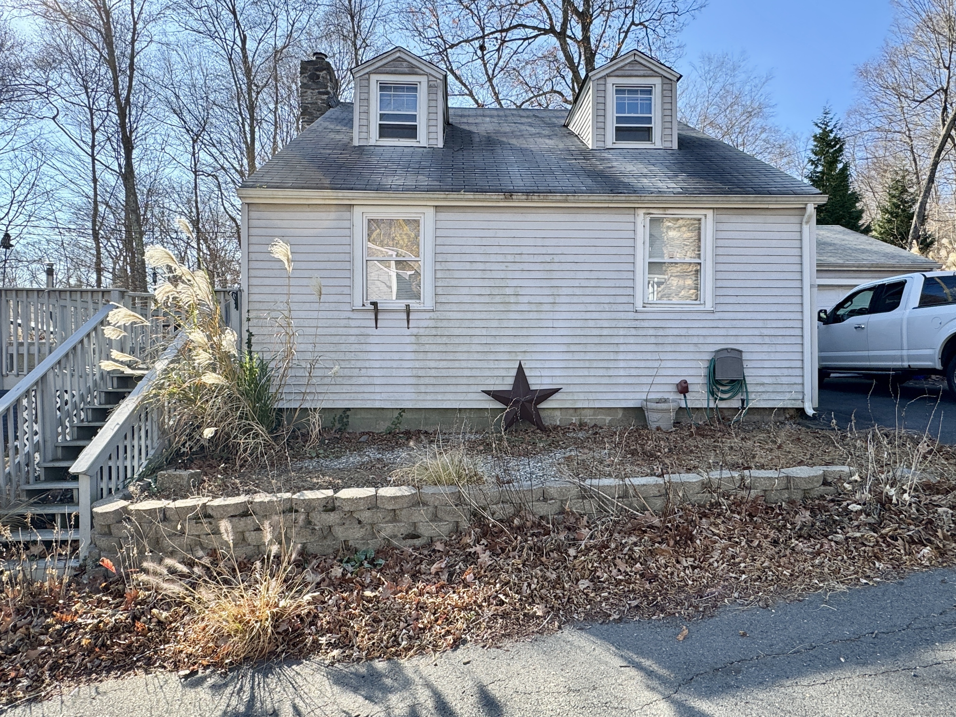 120 Lake Road, Coventry, Connecticut - 2 Bedrooms  
1 Bathrooms  
5 Rooms - 