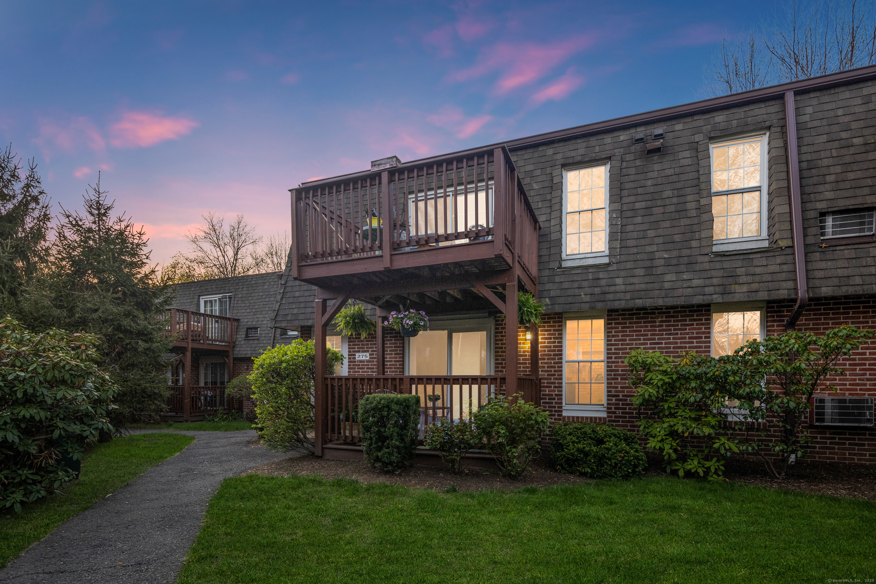 Bridge Street Apt 4, Stamford, Connecticut - 1 Bedrooms  
1 Bathrooms  
3 Rooms - 