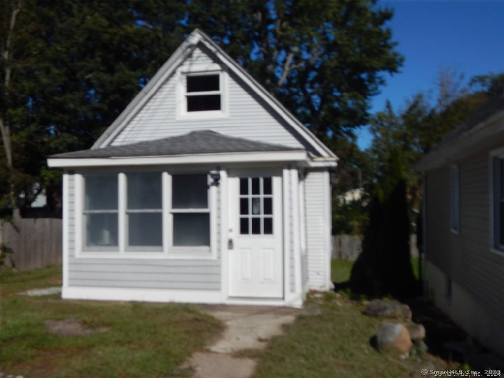 Andrews Street, West Haven, Connecticut - 1 Bedrooms  
1 Bathrooms  
3 Rooms - 