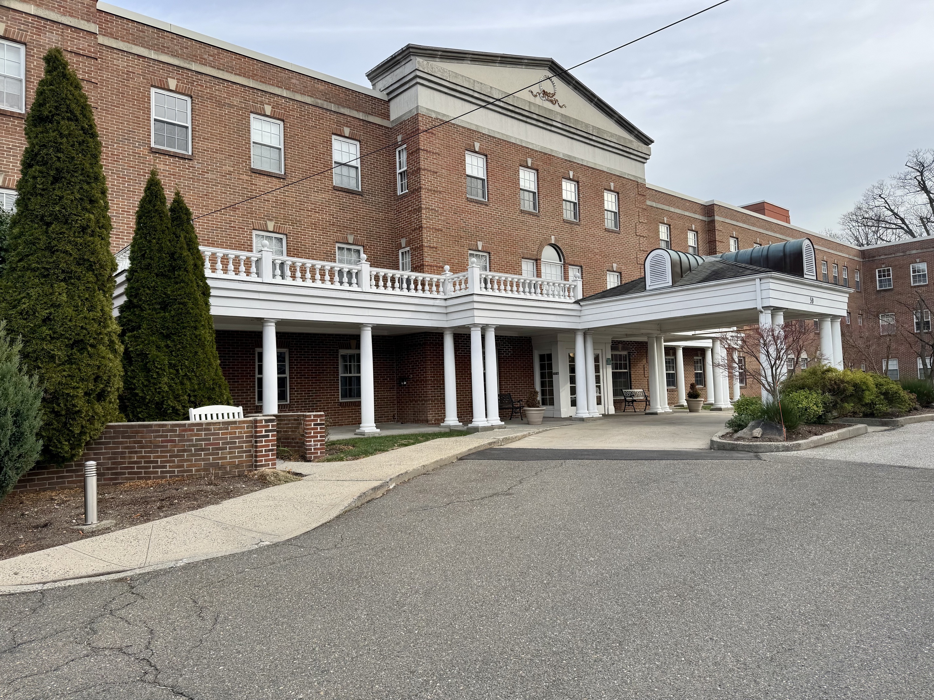 Property for Sale at Courtland Avenue 2I, Stamford, Connecticut - Bedrooms: 1 
Bathrooms: 2 
Rooms: 3  - $275,000