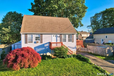 Photo of 31 Elm Court, Bridgeport, CT 06606 (MLS # 24166443)