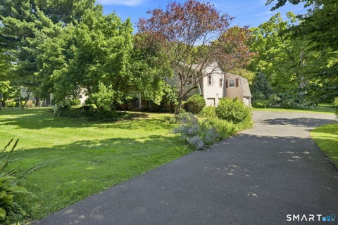 Photo of 4 Apple Tree Lane, Farmington, CT 06032 (MLS # 24206969)