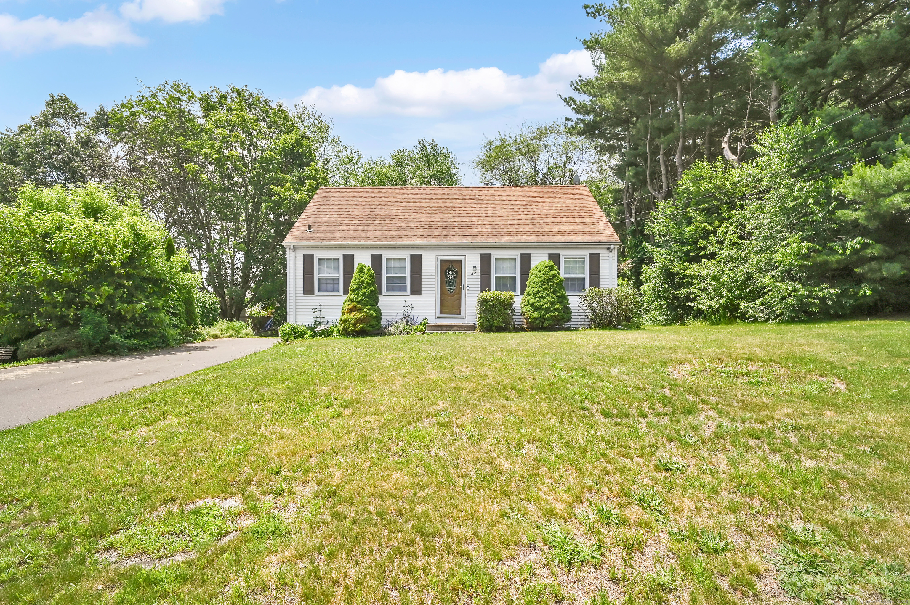 Wellman Road, Manchester, Connecticut - 3 Bedrooms  
1 Bathrooms  
6 Rooms - 