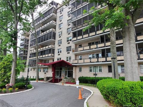 Photo of 80 Cartright Street #7H, Bridgeport, CT 06604 (MLS # 24152009)